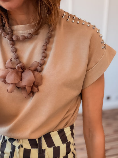 Camiseta tachuelas